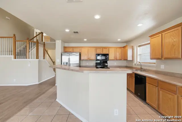 9619 Justice, Converse, TX 78109 - Image #3