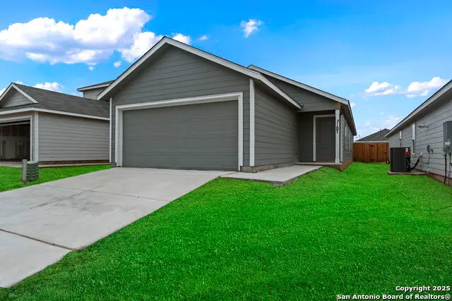 7107 Brownleaf Dr, San Antonio, TX 78227 - Image #1