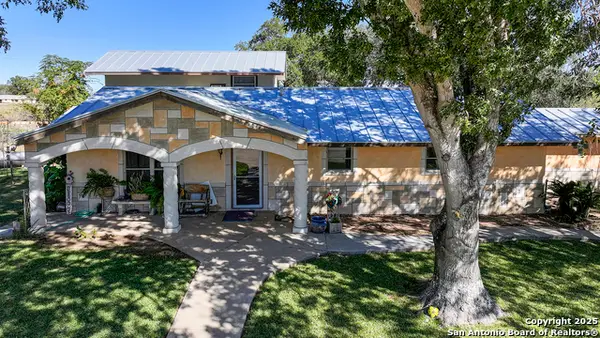 4720 Rakowitz, Adkins, TX 78101