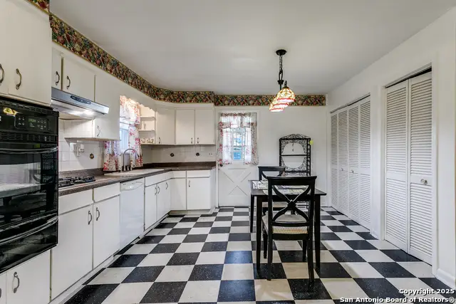 2643 W Craig Pl, San Antonio, TX 78228 - Image #3