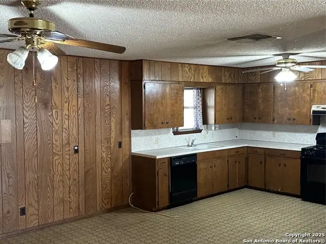 1701 H, Floresville, TX 78114 - Image #3