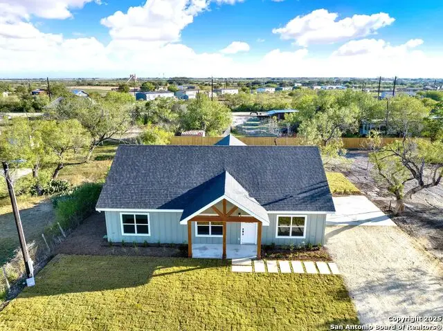 125 County Road 4616, Hondo, TX 78861 - Image #2