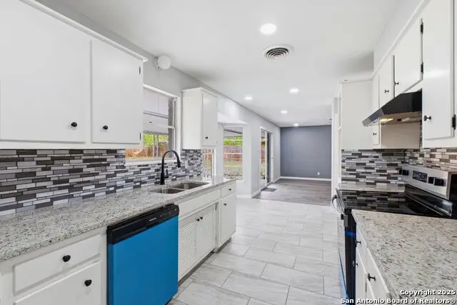 413 Cloudmont Dr, Windcrest, TX 78239 - Image #3