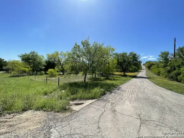 639 County Road 4614, Castroville, TX 78009 - Image #3