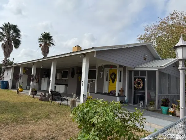 508 E Thornton, Three Rivers, TX 78071