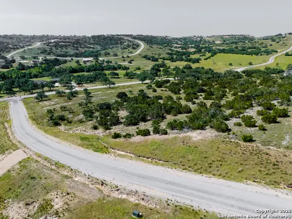 68 Majestic Hills Dr, Blanco, TX 78606