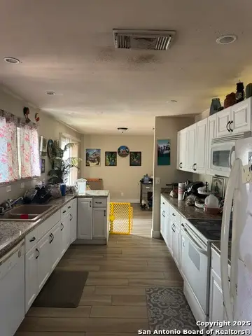 10107 Cedarvale Drive, San Antonio, TX 78245 - Image #2