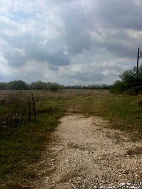 500 S Nixon Ave, Nixon, TX 78140