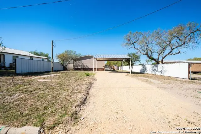 1320 Ruhmann St, Kenedy, TX 78119 - Image #3