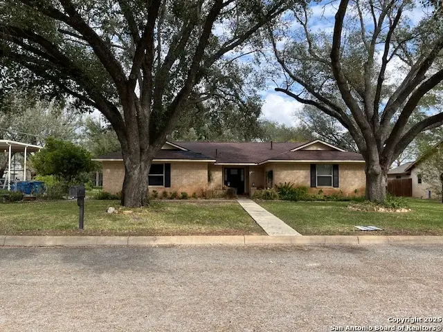1216 Mockingbird, Pleasanton, TX 78064 - Image #1