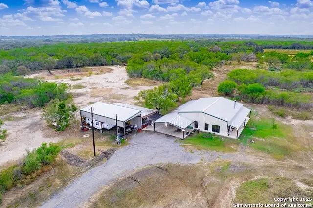462 Co Rd 763 B, Devine, TX 78016 - Image #3