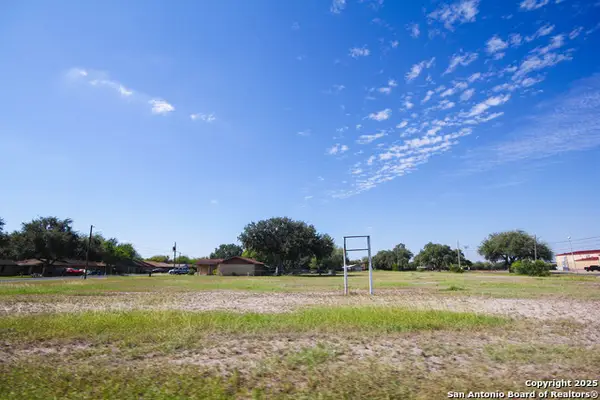 1204 W Bowie, Beeville, TX 78102