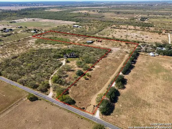 416 County Rd 125, Elmendorf, TX 78112