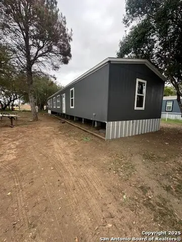 13 Green Meadows, Knippa, TX 78801