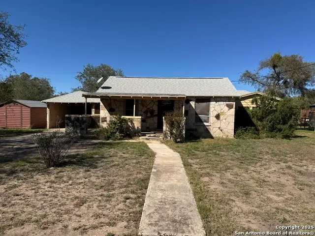 214 W Cargile, Uvalde, TX 78801 - Image #2
