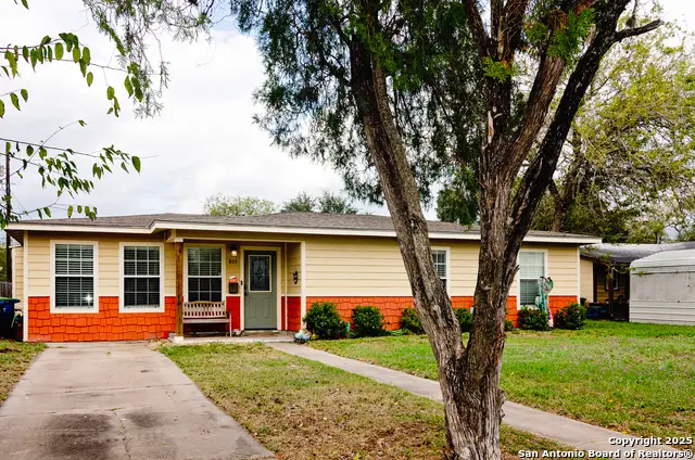 805 E Anderson, Beeville, TX 78102 - Image #1