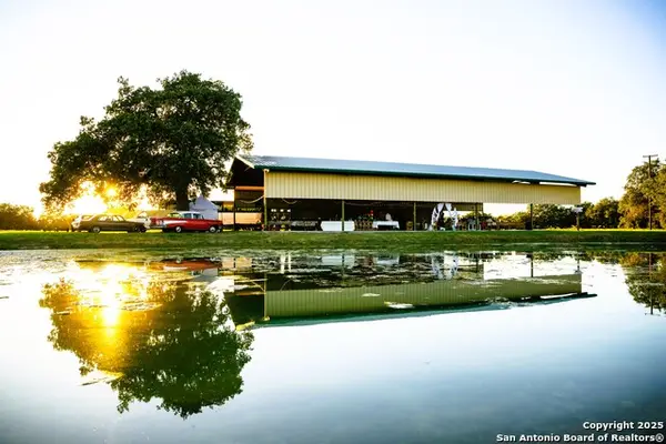 803 County Road 6612, Devine, TX 78016