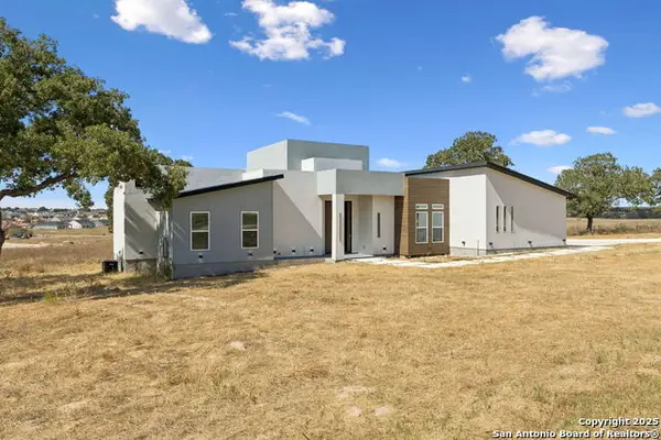 147 Las Palomas, La Vernia, TX 78121