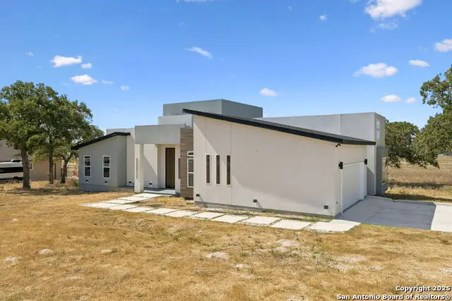 147 Las Palomas, La Vernia, TX 78121 - Image #3