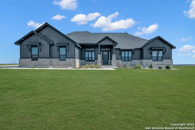 111 Sunset Dr, La Vernia, TX 78121 - Image #1