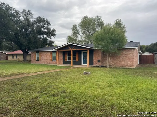 121 Larkspur, Uvalde, TX 78801 - Image #3