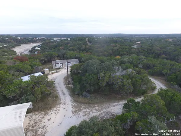 1-2 Circle, Lakehills, TX 78063