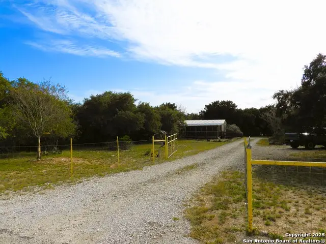 164 E 18th, Lakehills, TX 78063 - Image #3