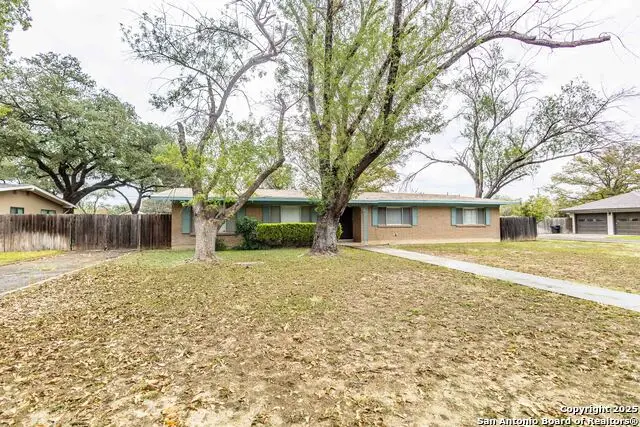 330 Louise, Uvalde, TX 78801 - Image #1