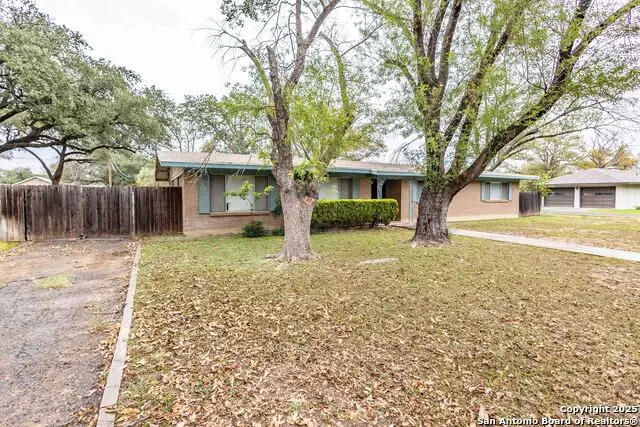 330 Louise, Uvalde, TX 78801 - Image #2