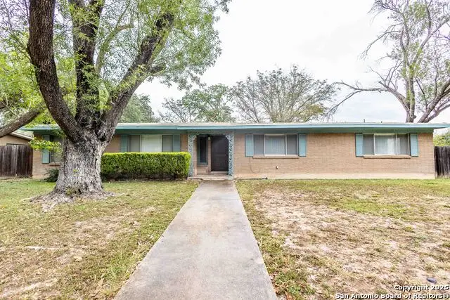 330 Louise, Uvalde, TX 78801 - Image #3