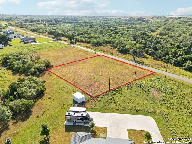 573 County Road 405, Floresville, TX 78114 - Image #3