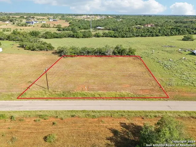 593 County Road 405, Floresville, TX 78114 - Image #2