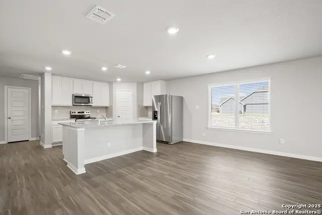 605 Lina Way, Seguin, TX 78155 - Image #2