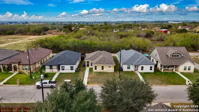 760 Crestview, Floresville, TX 78114 - Image #3