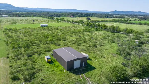 299 River View Drive, Utopia, TX 78884