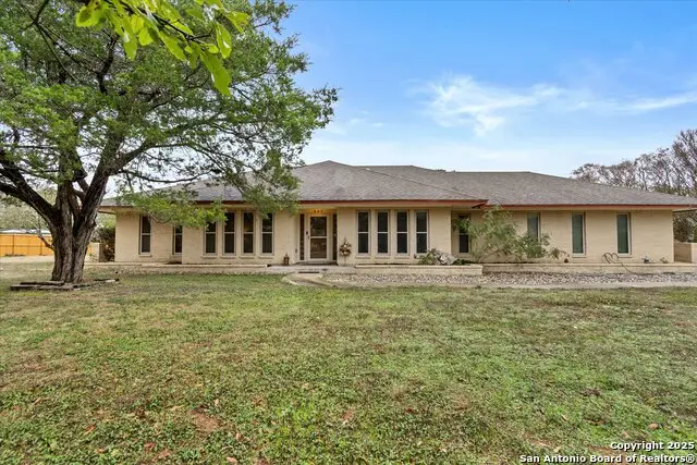 407 Windsor Ln, New Braunfels, TX 78132 - Image #2