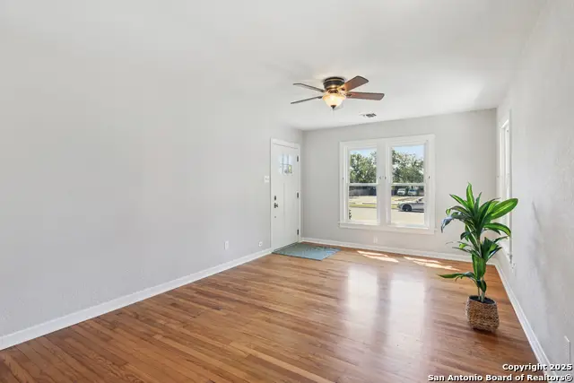 924 Barnett, Kerrville, TX 78028 - Image #2