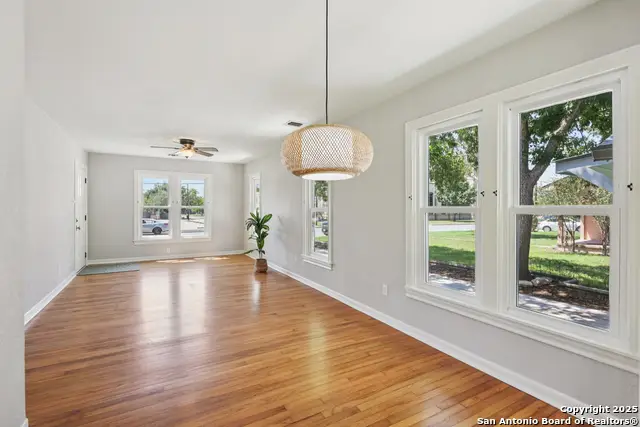 924 Barnett, Kerrville, TX 78028 - Image #3