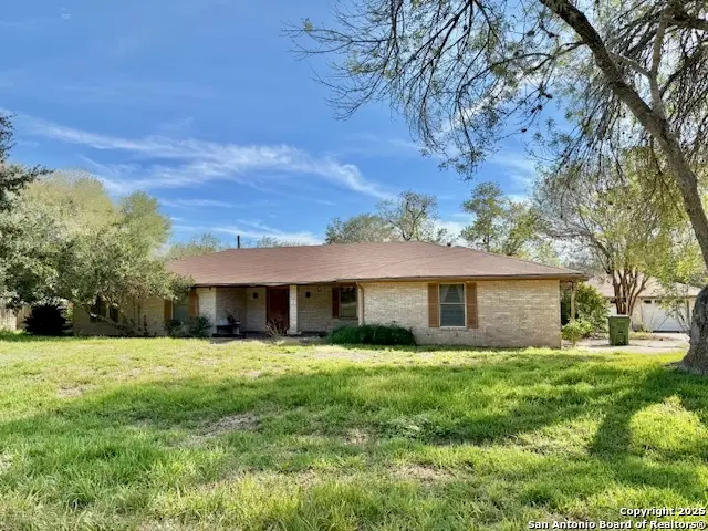 16 Encino Loma, Beeville, TX 78102 - Image #1