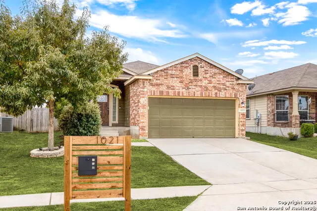 1021 Lauren St, New Braunfels, TX 78130 - Image #2