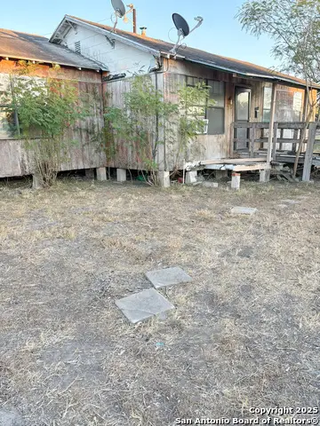 622 S 12th St, Kingsville, TX 78363