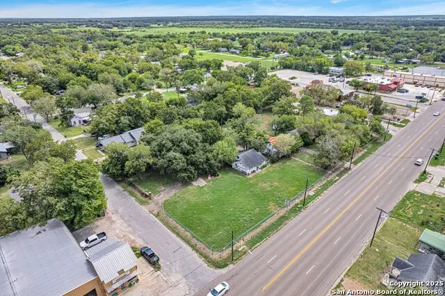 505 Esplanade, Cuero, TX 77954 - Image #1