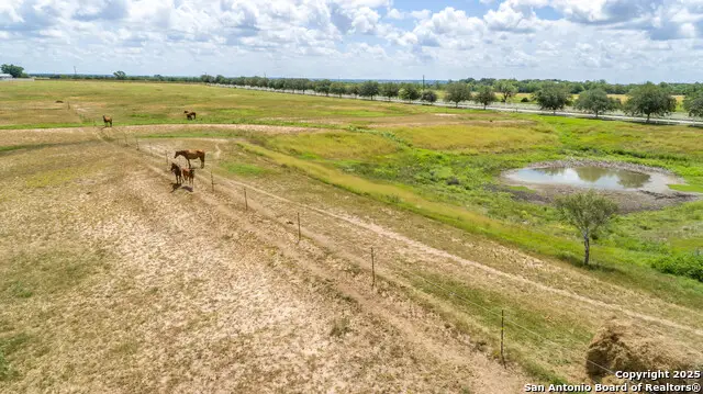 000 Annies Ln, La Vernia, TX 78121 - Image #2