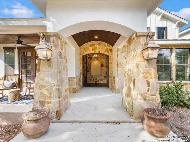 382 Upland Ct, Canyon Lake, TX 78133 - Image #3