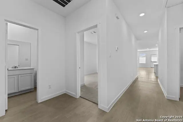 726 Bee Ridge Pt, New Braunfels, TX 78130 - Image #2