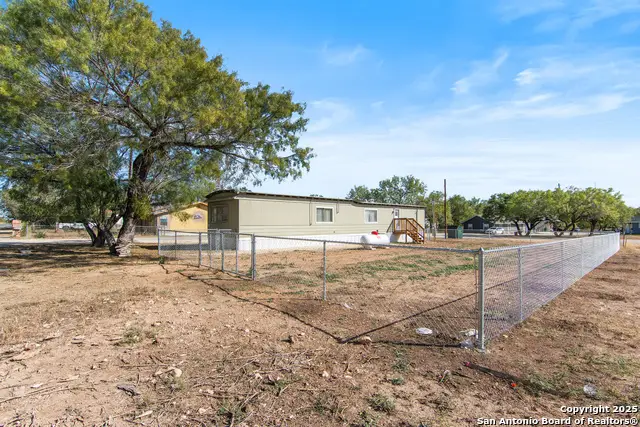 401 Uvalde Oaks Dr, Uvalde, TX 78801 - Image #3