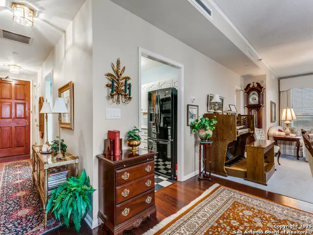 1 Towers Park Ln #412, San Antonio, TX 78209 - Image #1