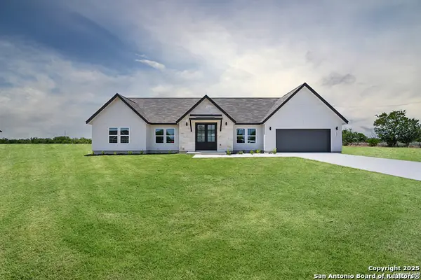 122 Ranchero Way, Natalia, TX 78059