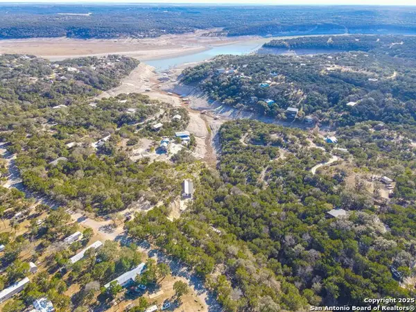 607 Mountain, Lakehills, TX 78063