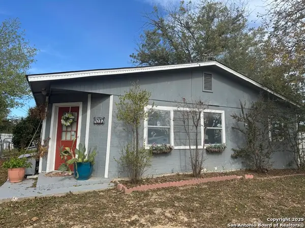 416 16th, Hondo, TX 78861